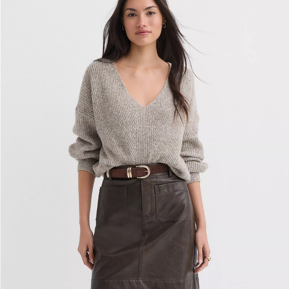 LOFT V-Neck Ribbed Sweater in Heather Gray